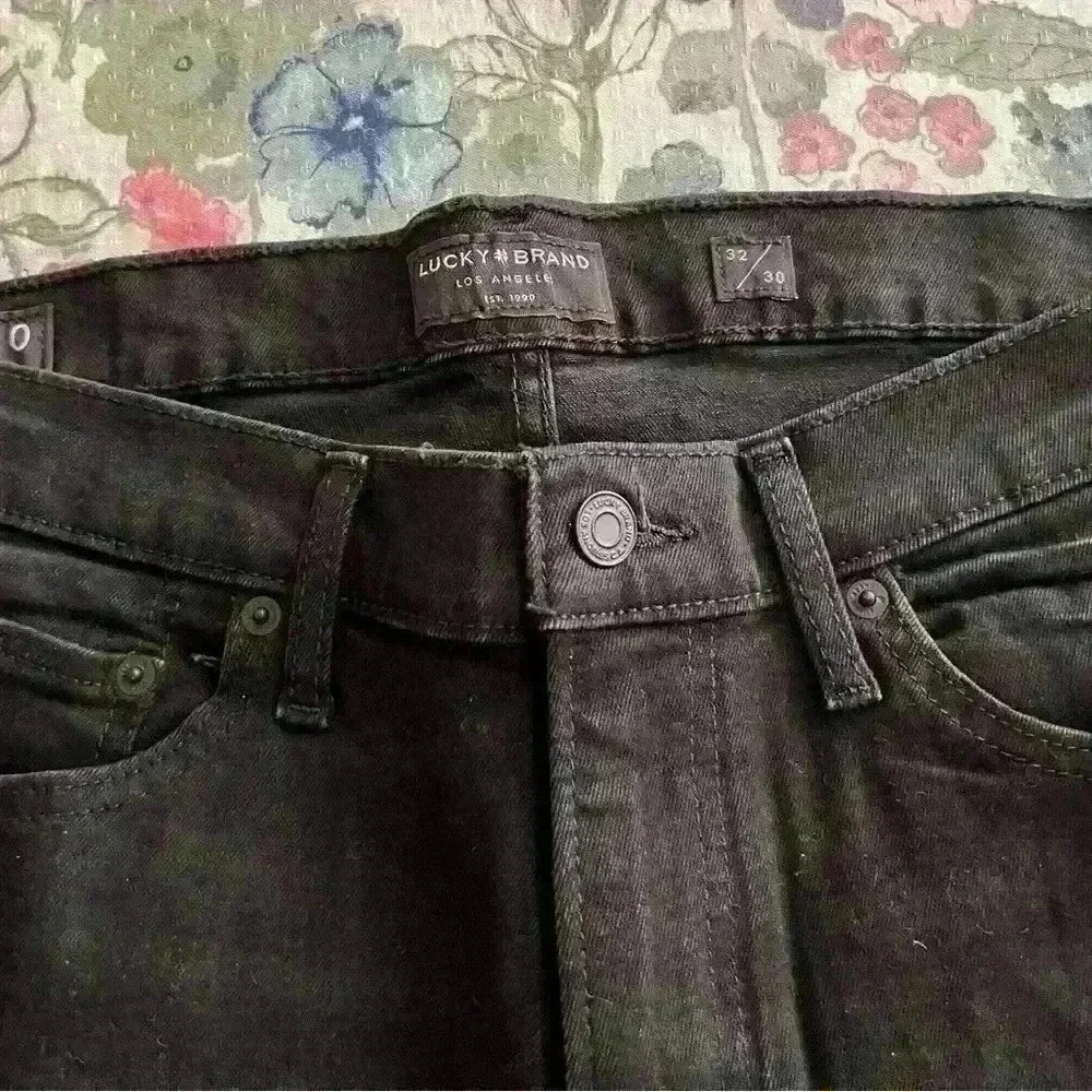 Men’s Lucky brand jeans, black 32 x 30 new condition with tags​​